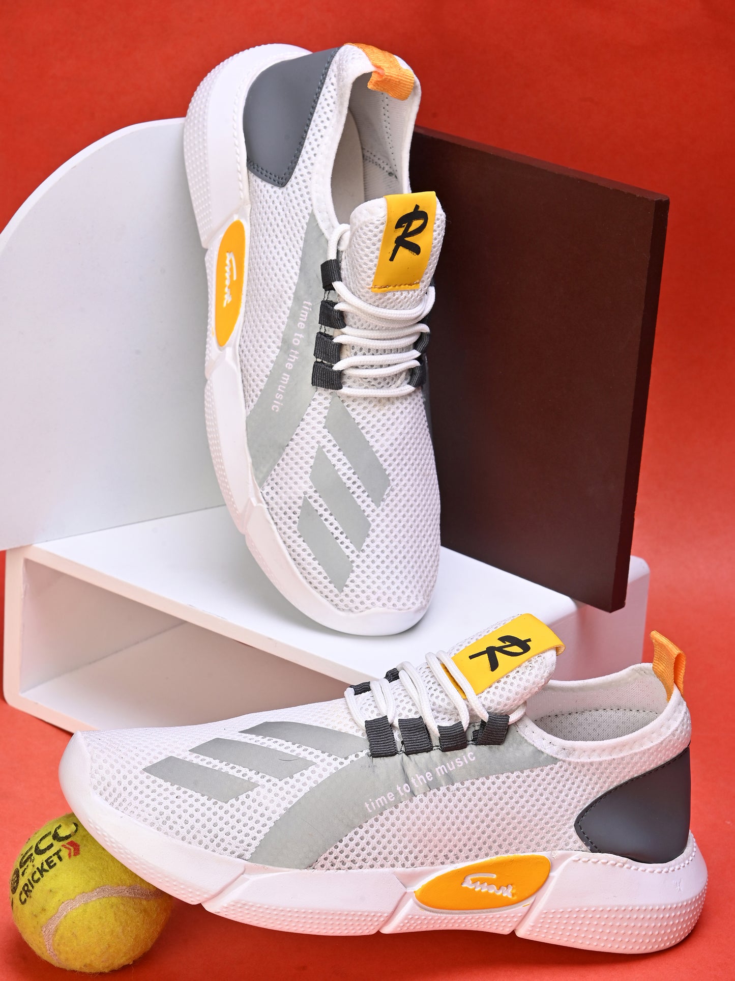 Whie Sneaker shoes